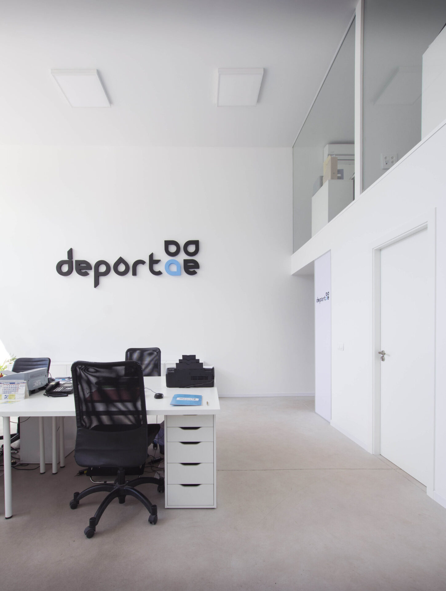 Nuevas fotografías de las oficinas de Deportae · Klic Arquitectos
