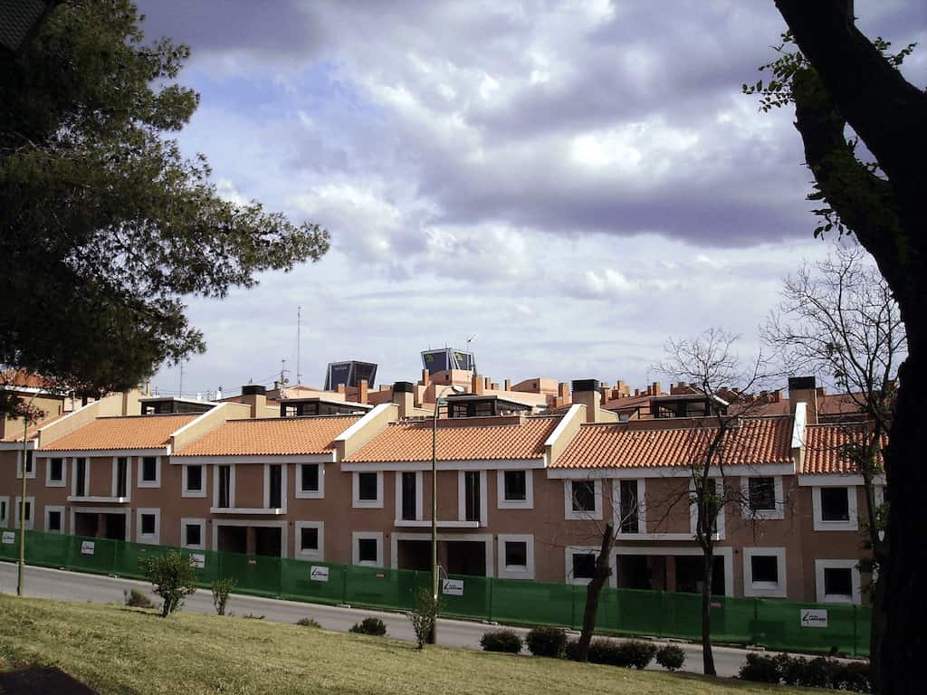 Discover the key differences between a semi-detached house and a terraced house