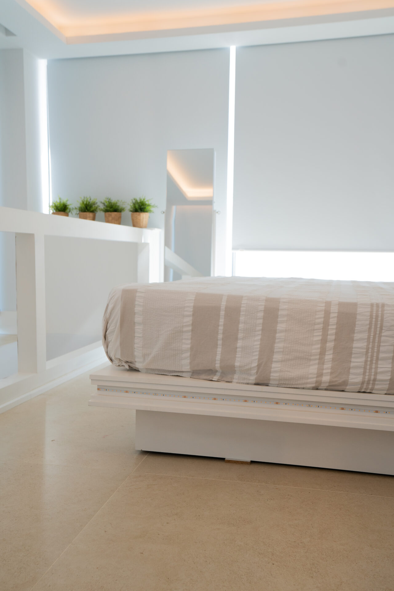 Dormitorio principal de Casa Maravillas en Benalmádena Costa (Málaga) por Klic Arquitectos