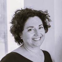 Retrato en blanco y negro de Ruth Buján, cofundadora de Klic Arquitectos