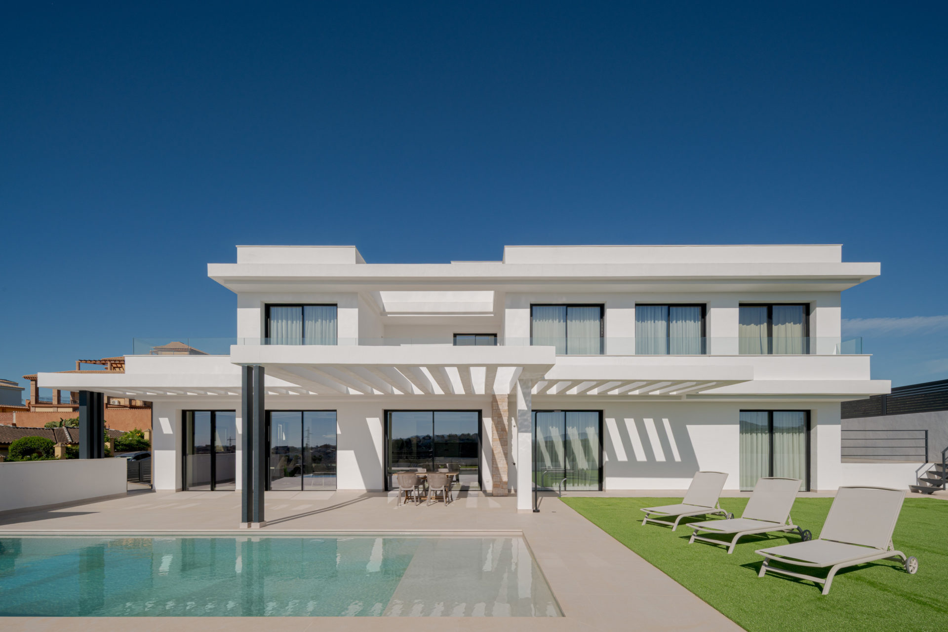 Villa Venetta · maison individuelle contemporaine avec piscine et pergola à Cártama (Málaga) · architecture de Klic Arquitectos
