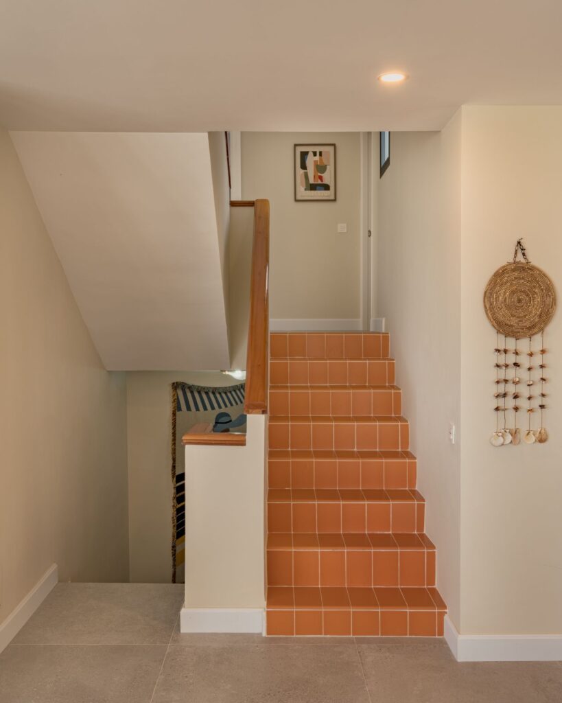 Treppenhaus von Casa Aroa, Wohnhaus in Pinares de San Antón (Málaga) von Klic Arquitectos