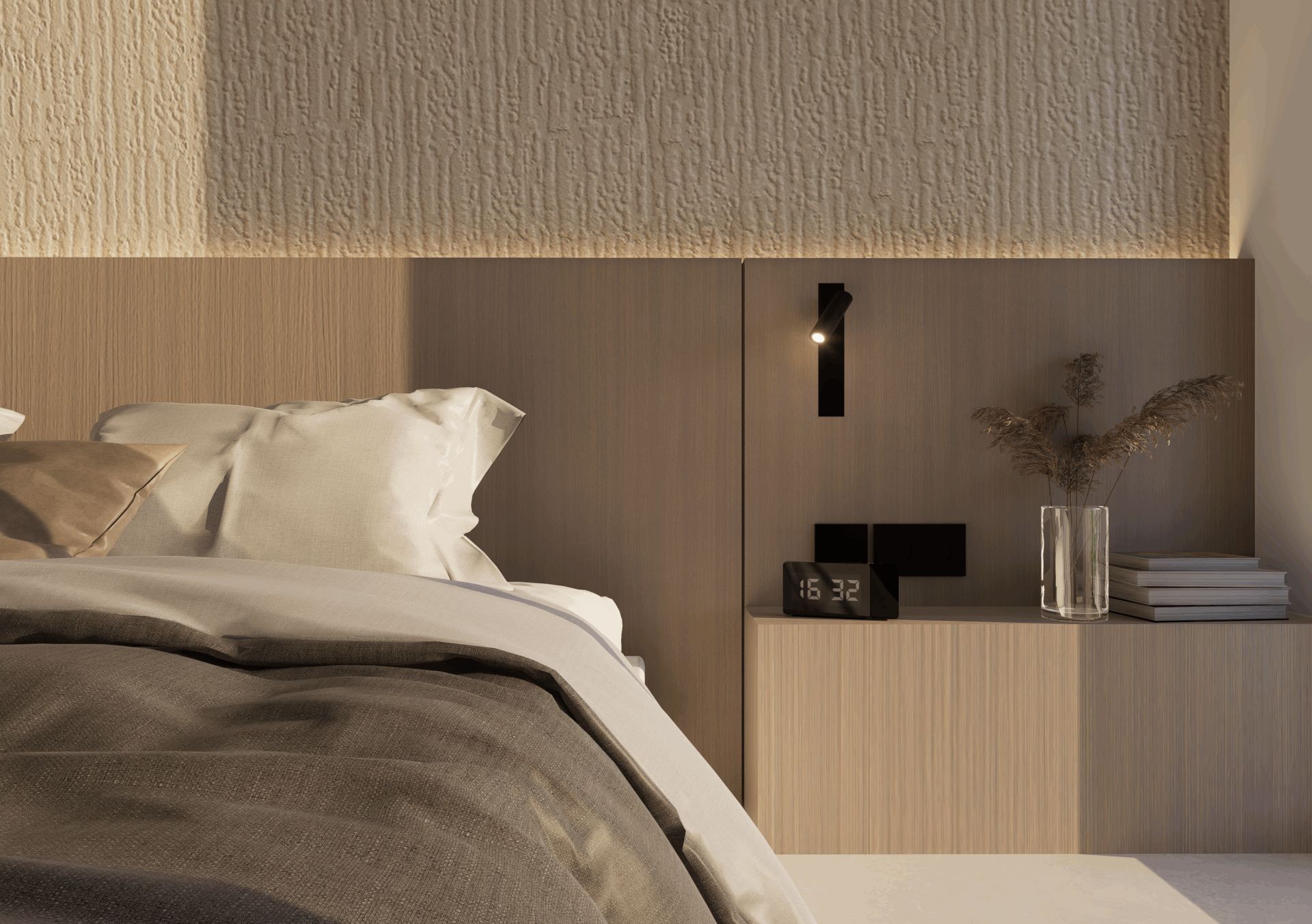 Dormitorio con cabecero textil y cómoda de madera en Casa Brisas, reforma con interiorismo de vivienda en Marbella · Klic Arquitectos