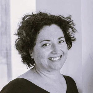 Schwarz-Weiß-Porträt von Ruth Buján, Mitgründerin von Klic Arquitectos